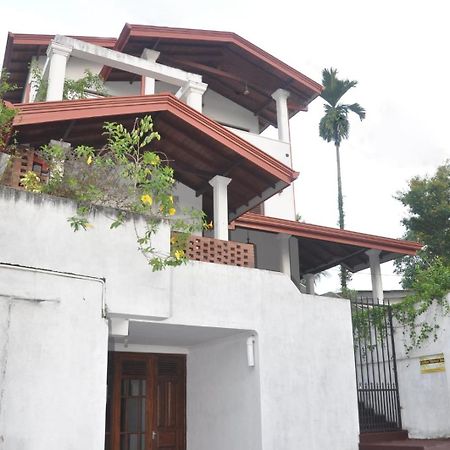 Golden Shower Inn Kandy Eksteriør bilde