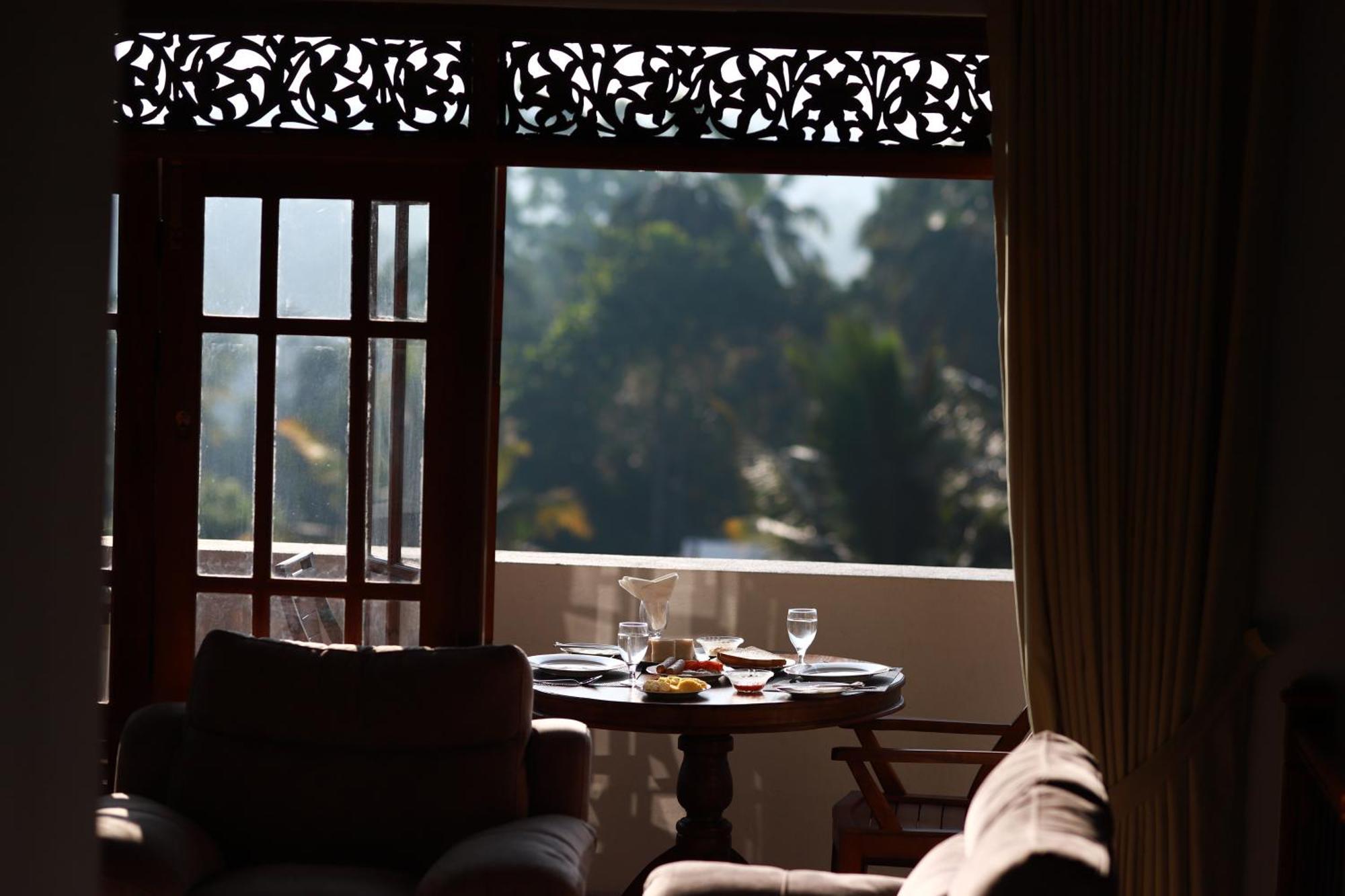 Golden Shower Inn Kandy Eksteriør bilde